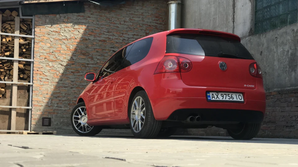 Volkswagen Golf GTI 2