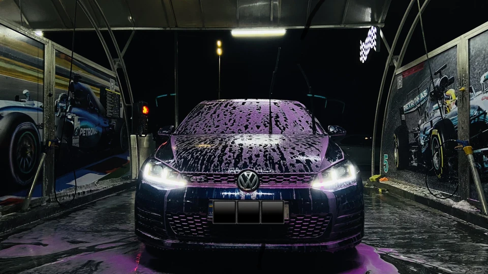 Volkswagen Golf GTI 2