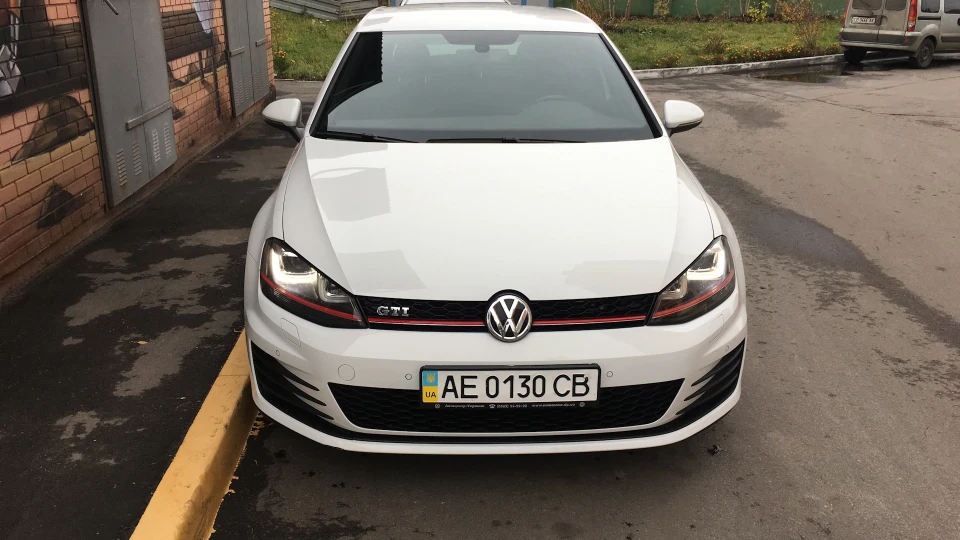 Volkswagen Golf GTI 2
