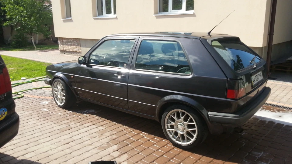 Volkswagen Golf GTI 2