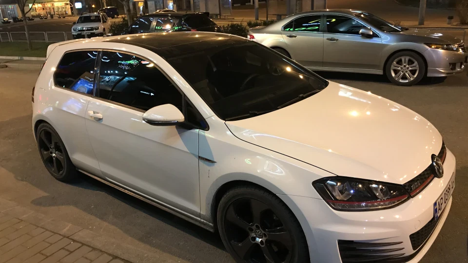 Volkswagen Golf GTI 2