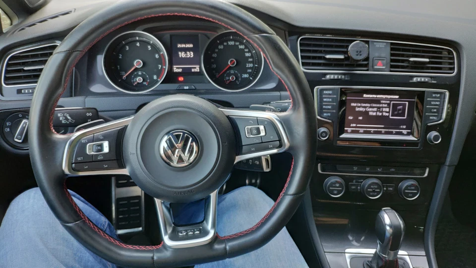 Volkswagen Golf GTI 2