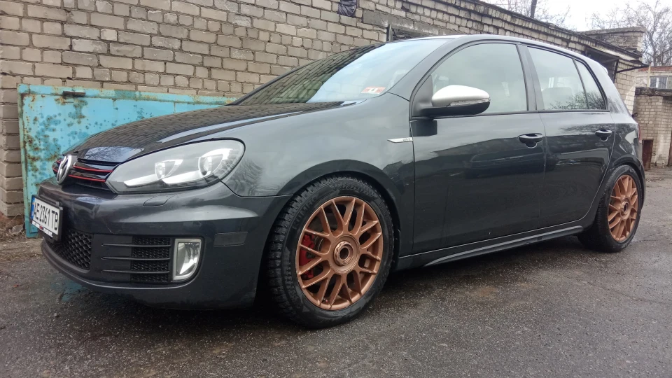 Volkswagen Golf GTI 2