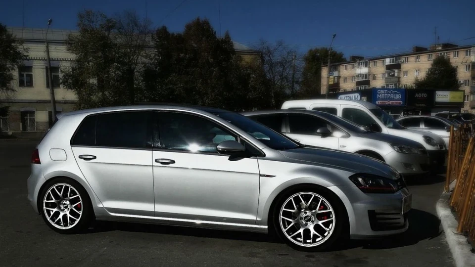Volkswagen Golf GTI 2