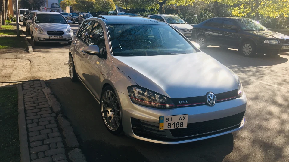 Volkswagen Golf GTI 5
