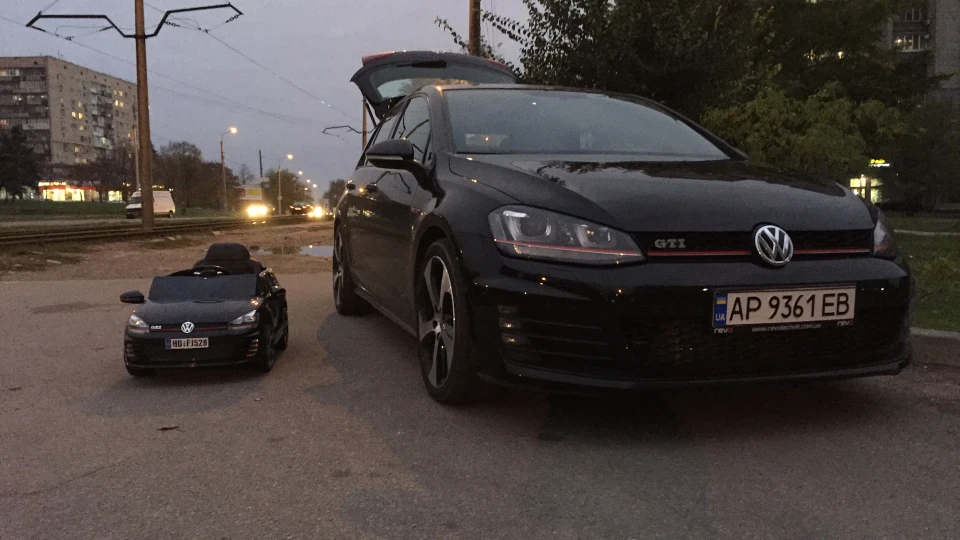 Volkswagen Golf GTI 2