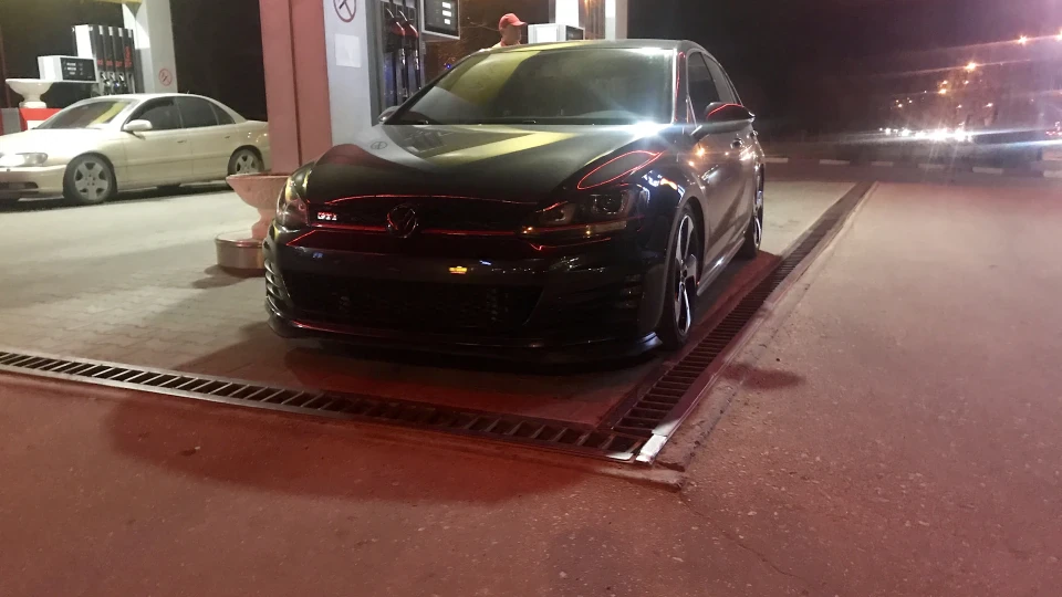 Volkswagen Golf GTI 2
