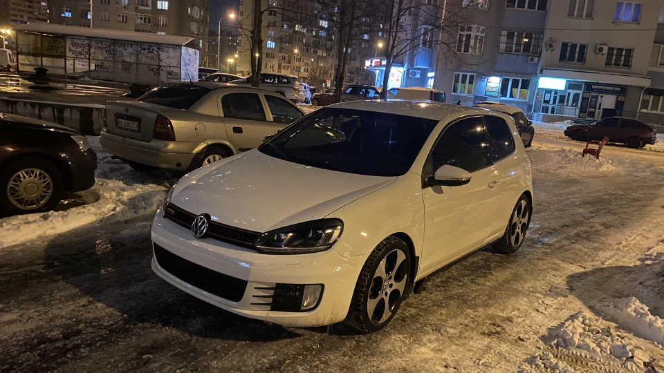 Volkswagen Golf GTI 4