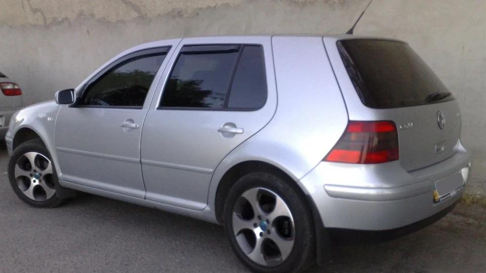 Volkswagen Golf GTI 1.8 turbo 4