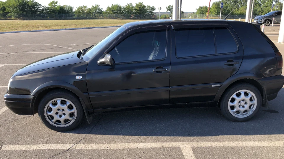 Volkswagen Golf GTI 2.0 2E Black Lightning 3