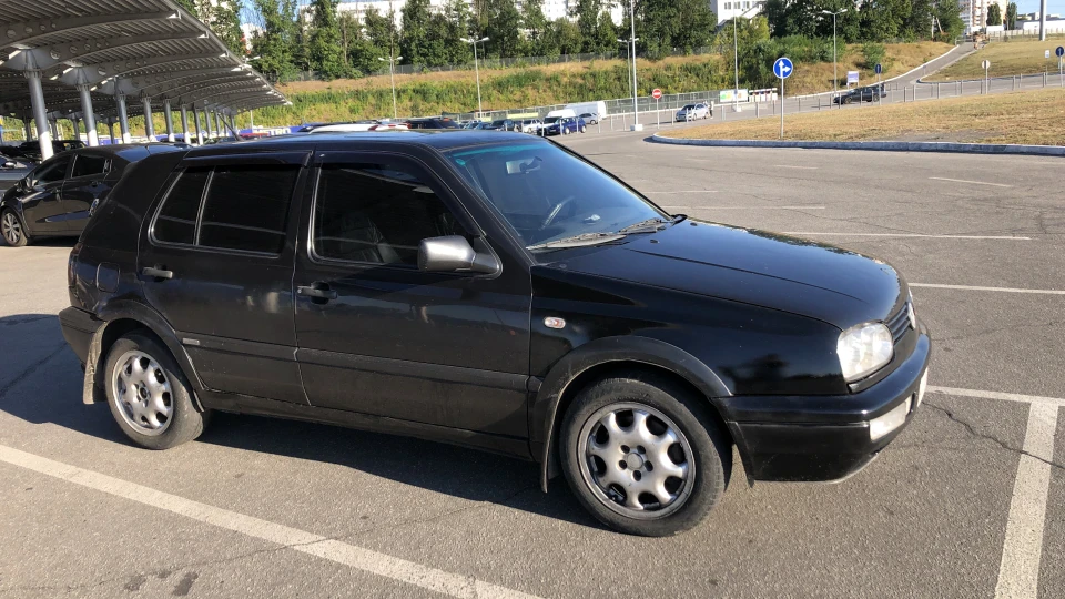Volkswagen Golf GTI 2.0 2E Black Lightning 4