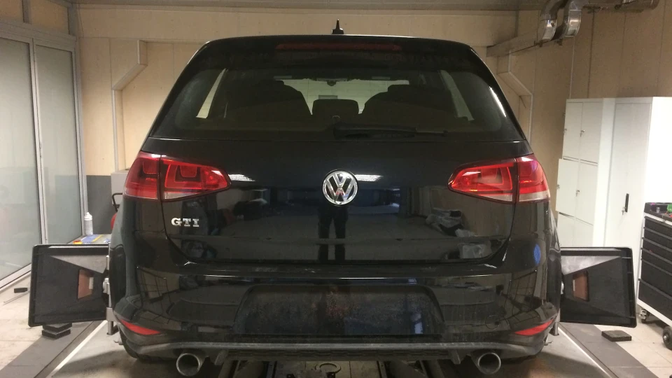 Volkswagen Golf GTI 2.0 TSI 220hp 2