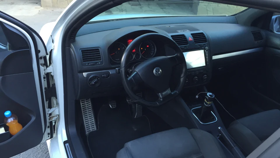Volkswagen Golf GTI 2.0 turbo 4