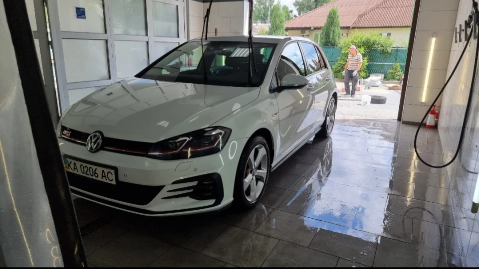 Volkswagen Golf GTI 5 сек до стовпа