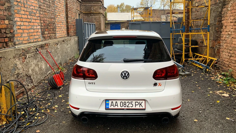 Volkswagen Golf GTI Akrapovic 3
