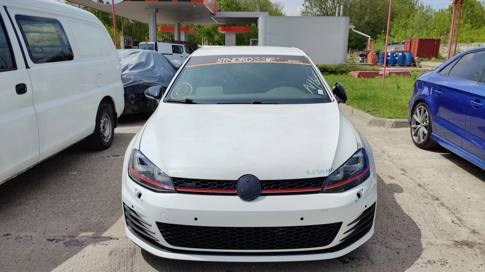 Volkswagen Golf GTI Білий кролик 2