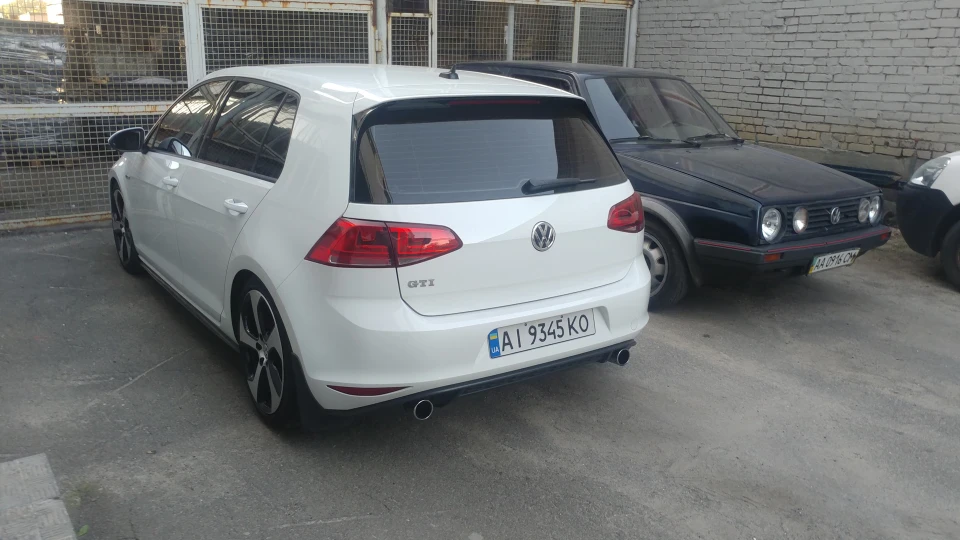 Volkswagen Golf GTI Білий