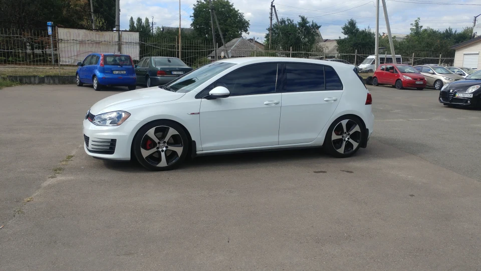 Volkswagen Golf GTI Білий 3