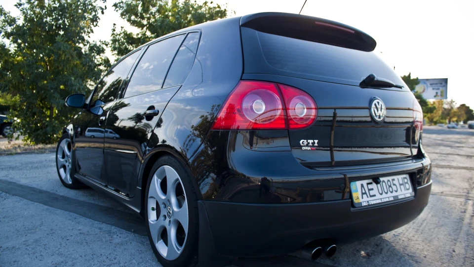 Volkswagen Golf GTI Black Bubby 2