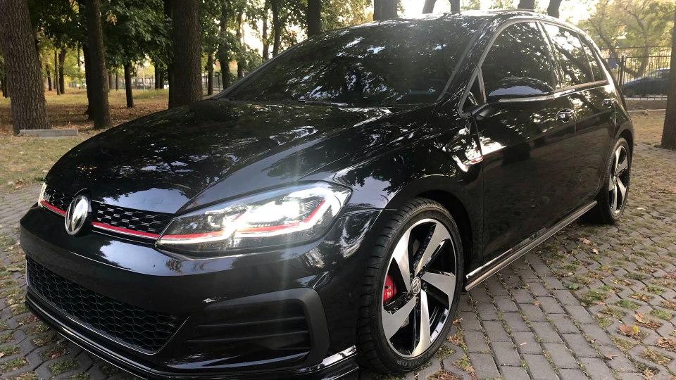 Volkswagen Golf GTI Black 3