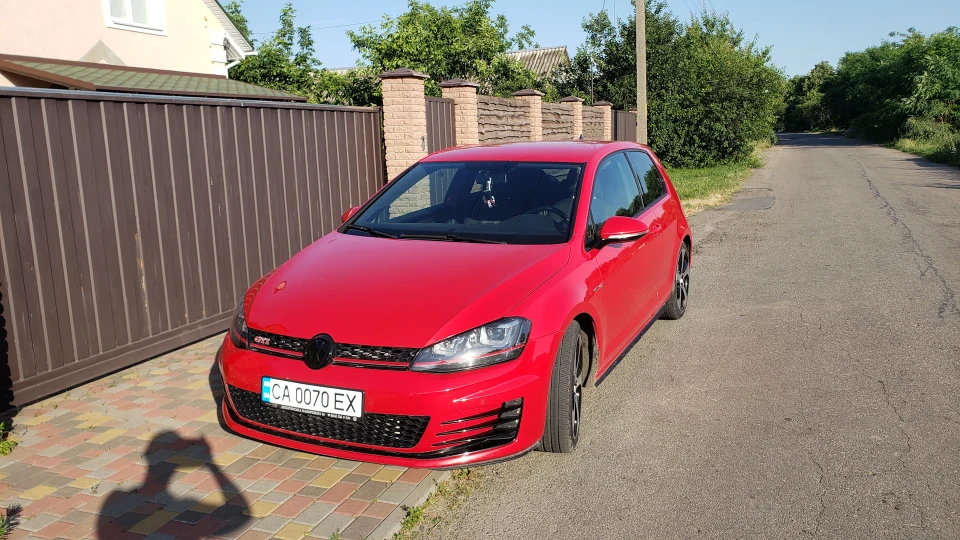 Volkswagen Golf GTI Червона міська гармата. 3