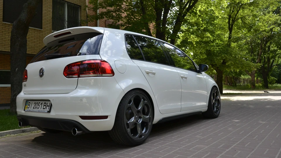 Volkswagen Golf GTI Lamborghini style 2
