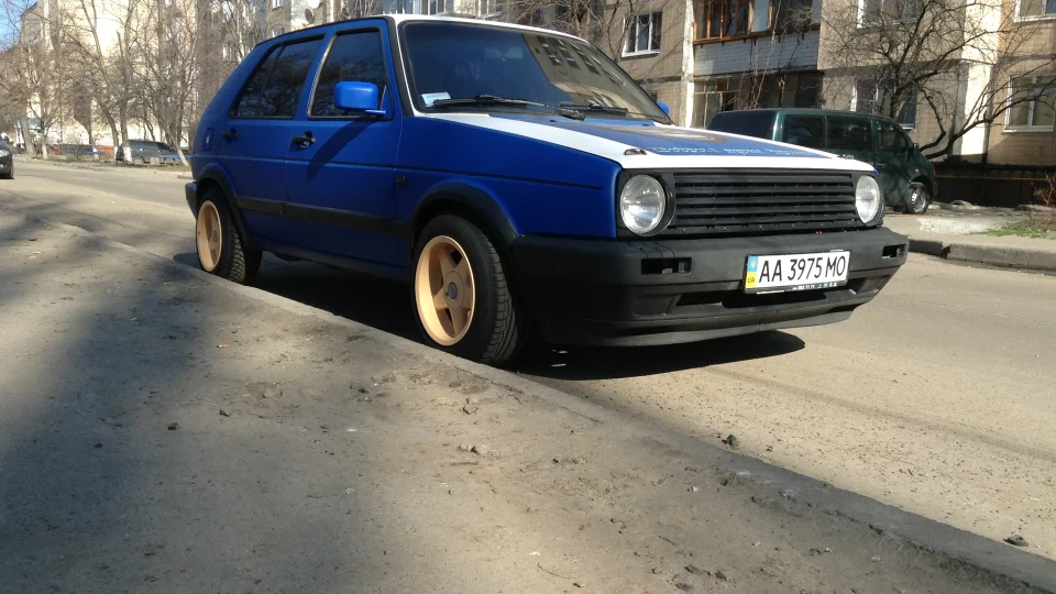 Volkswagen Golf GTI маленький спалах