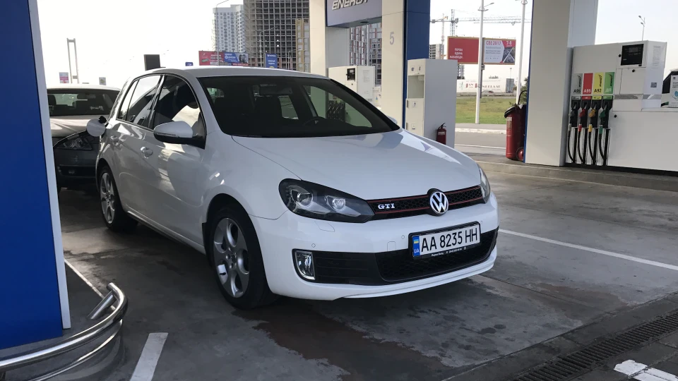 Volkswagen Golf GTI Martini Bianco 3