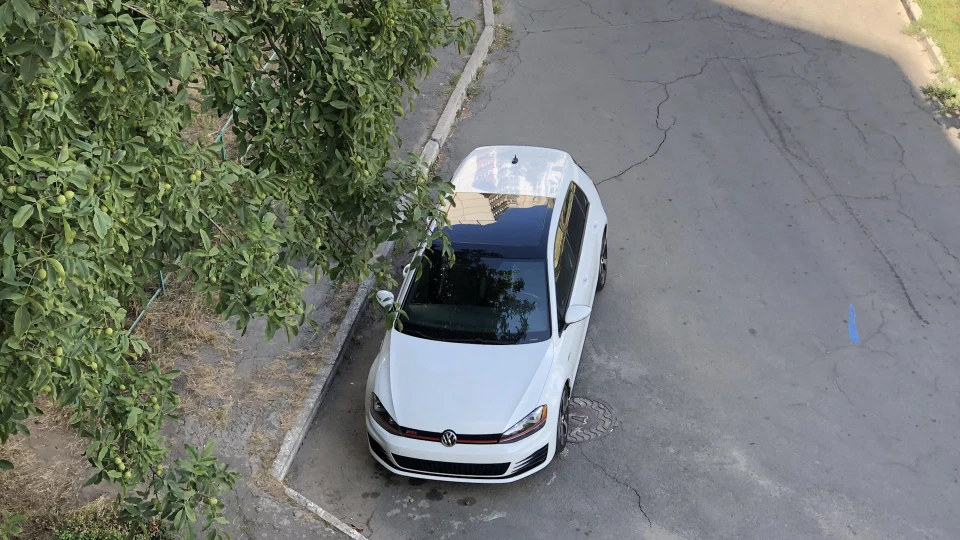 Volkswagen Golf GTI Milk 2