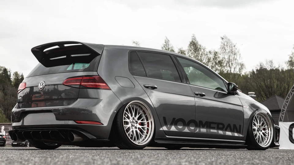 Volkswagen Golf GTI #nothing_extra 3