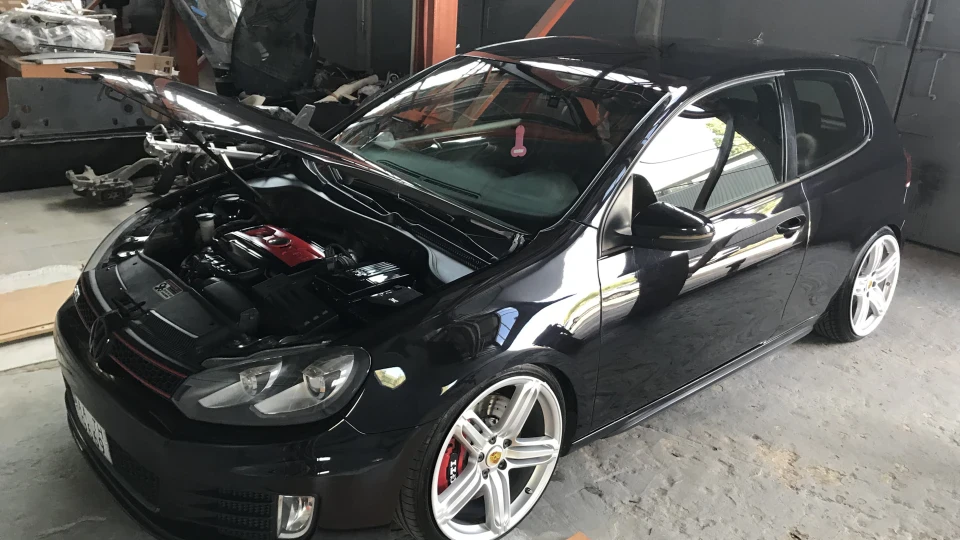 Volkswagen Golf GTI #nothing_extra 2