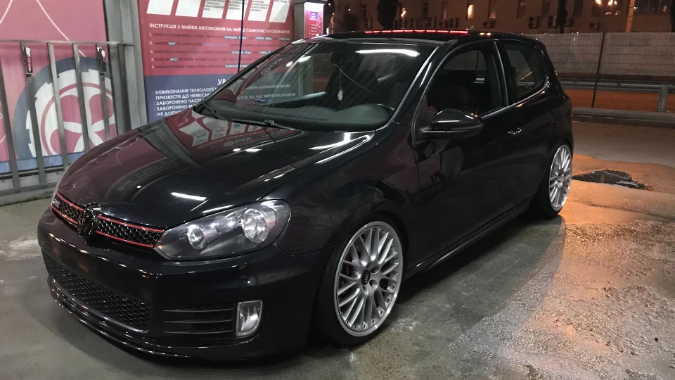 Volkswagen Golf GTI #nothing_extra 3
