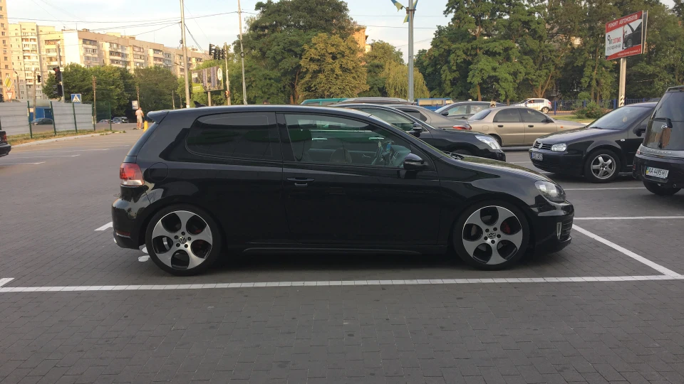 Volkswagen Golf GTI #nothing_extra 4