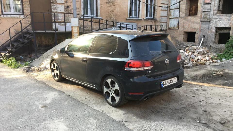 Volkswagen Golf GTI #nothing_extra 5