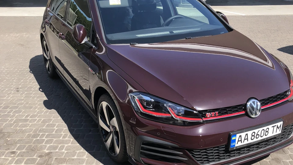 Volkswagen Golf GTI Performance Black Rubin 5