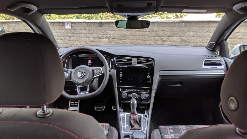 Volkswagen Golf GTI performance 3