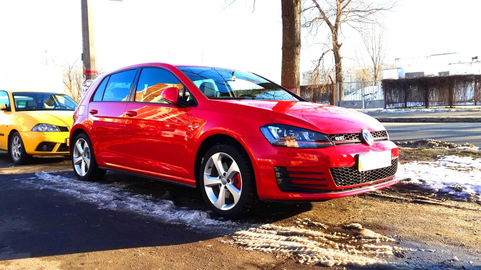 Volkswagen Golf GTI Tornado Red 4