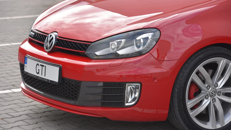 Volkswagen Golf GTI Tornado Red 3