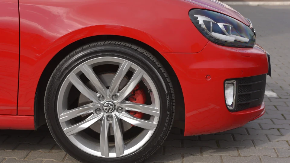 Volkswagen Golf GTI Tornado Red 4