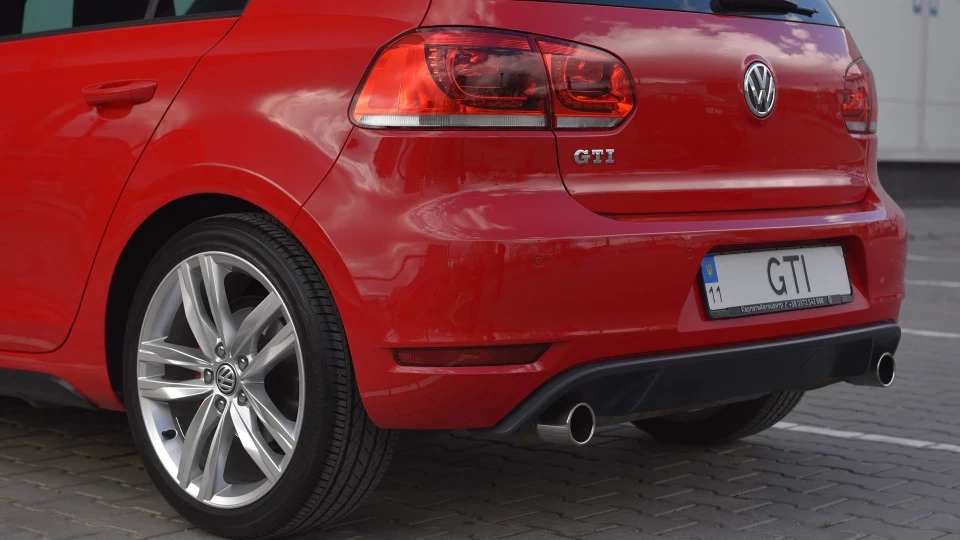Volkswagen Golf GTI Tornado Red 5