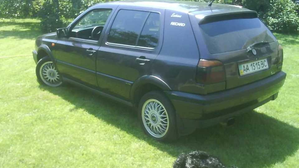 Volkswagen Golf GTI VR6 2