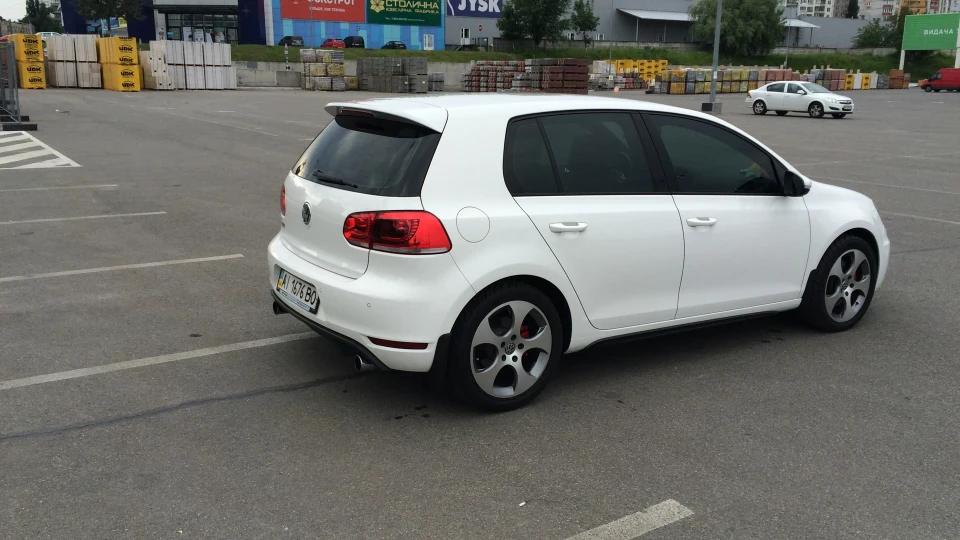 Volkswagen Golf GTI White Bobcat 2