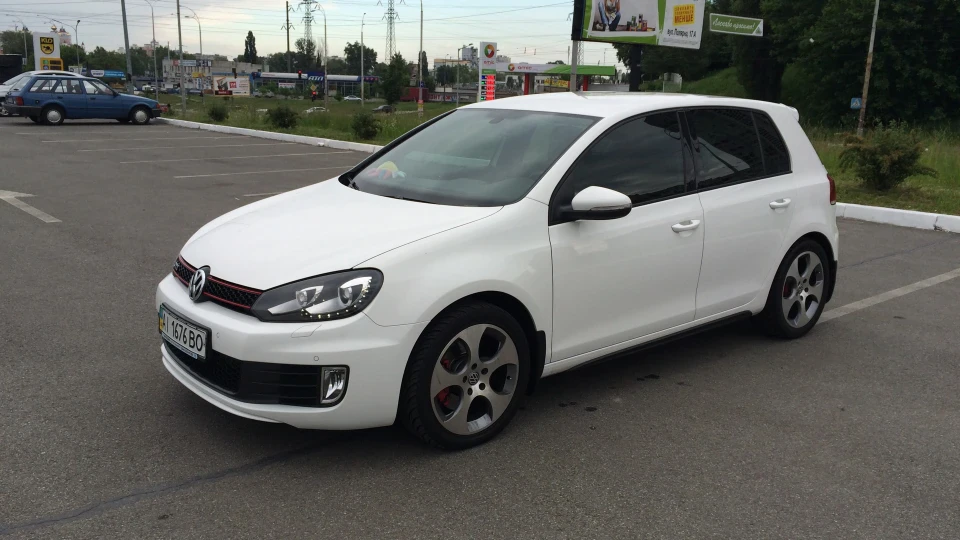 Volkswagen Golf GTI White Bobcat 3