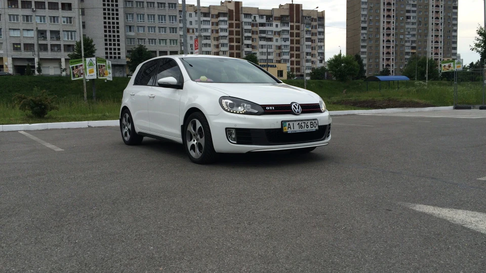 Volkswagen Golf GTI White Bobcat 4