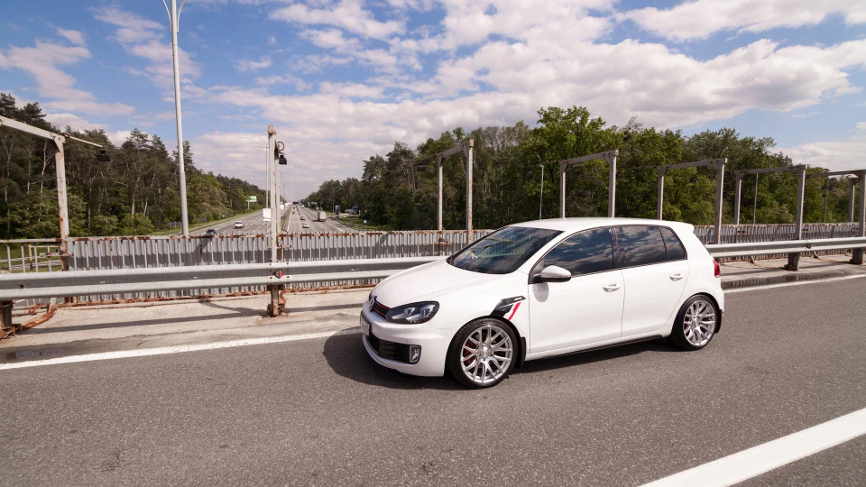 Volkswagen Golf GTI White Bobcat 5