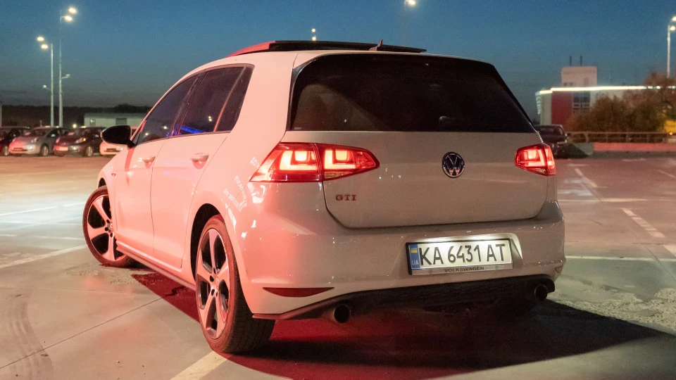 Volkswagen Golf GTI Запальничка 4