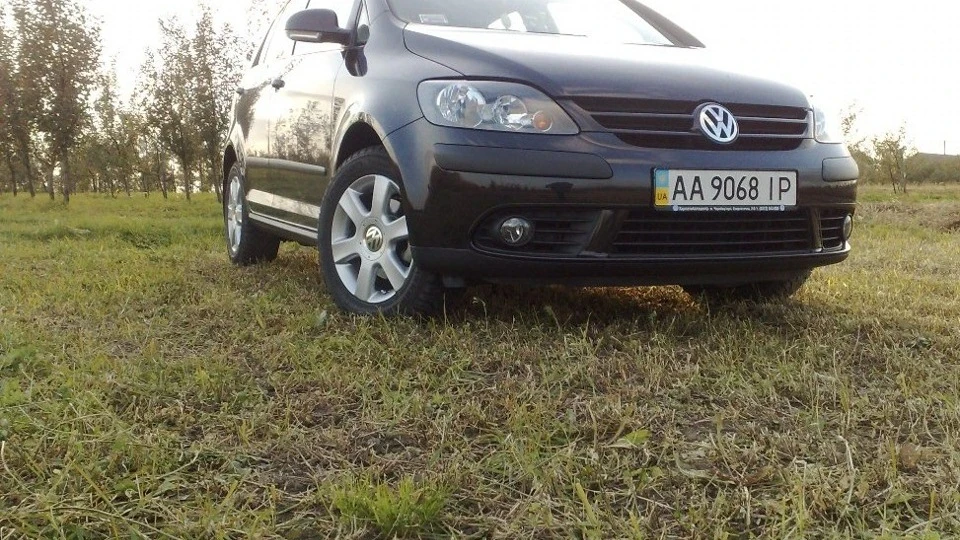 Volkswagen Golf Plus Чорний, 1.6і 102к 5МКПП
