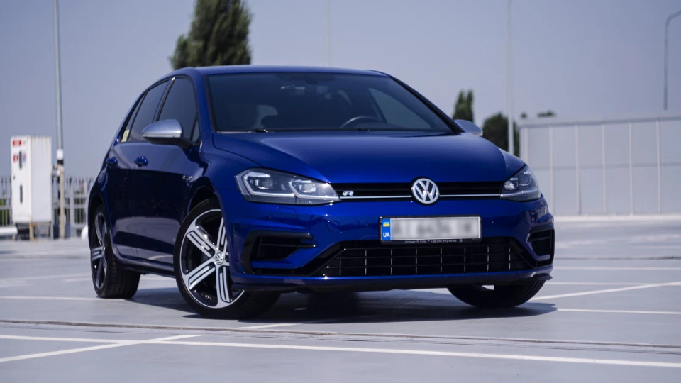 Volkswagen Golf R 3
