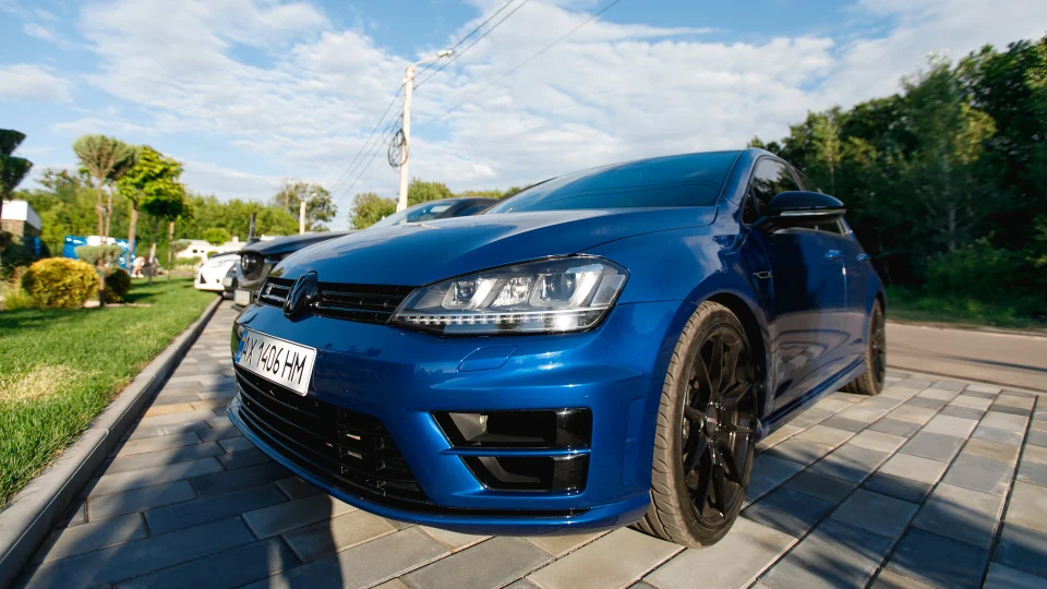 Volkswagen Golf R 3