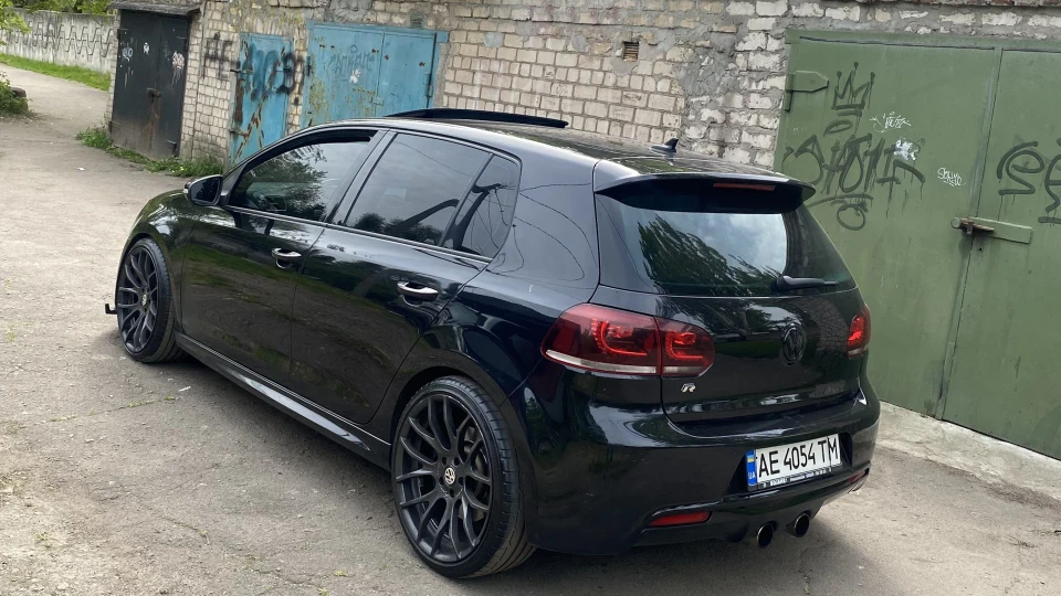 Volkswagen Golf R 2